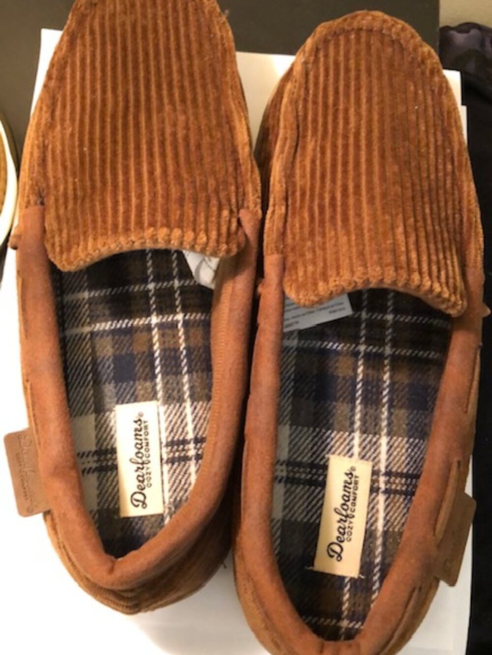 One pair of size 8 corduroy Dearfoam slippers in good condition